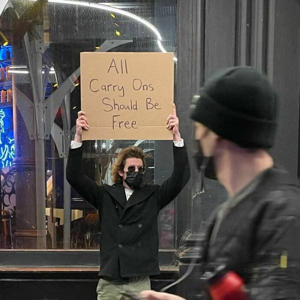 Dude With Sign (35 pics)