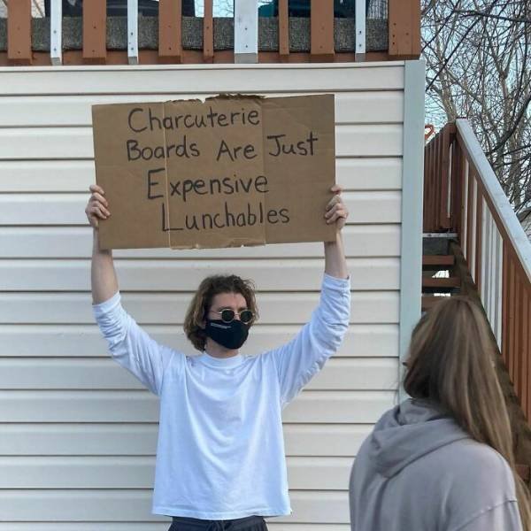 Dude With Sign (35 pics)