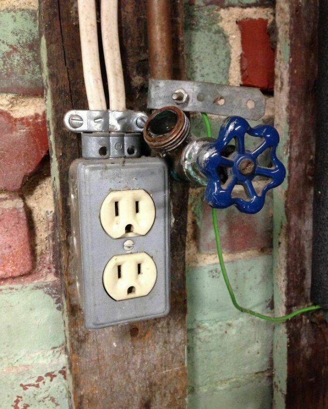 Home Inspectors Finds (38 pics) Home Inspectors Finds (38 pics)