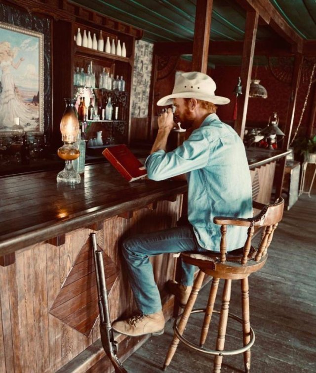American Entrepreneur Bought An Abandoned Town To Recreate It As A Touristic Place (27 pics)