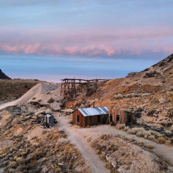 American Entrepreneur Bought An Abandoned Town To Recreate It As A Touristic Place (27 pics)
