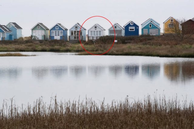 Tiny British Beach House For $450 Thousand (11 pics)