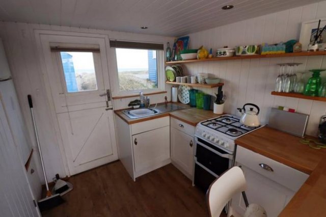 Tiny British Beach House For $450 Thousand (11 pics)