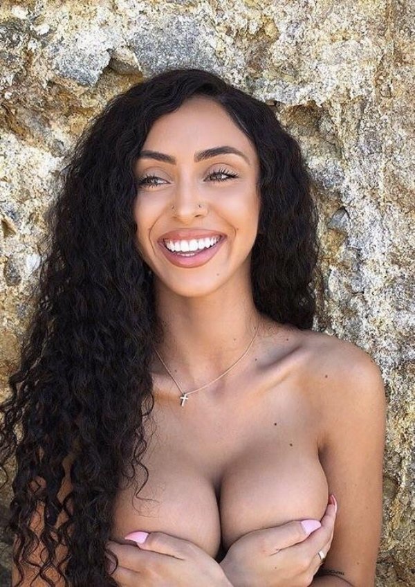Smiling Girls (43 pics)