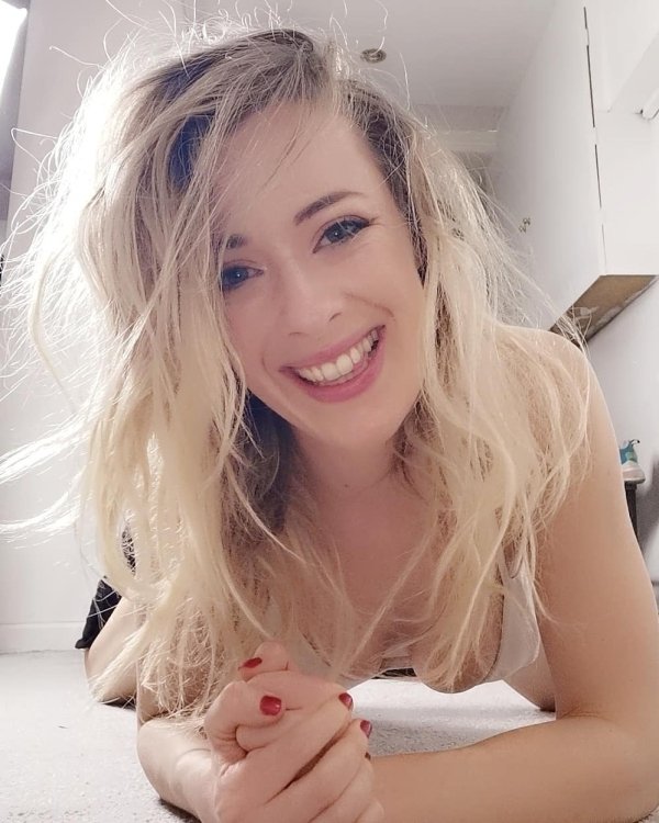 Smiling Girls (43 pics)