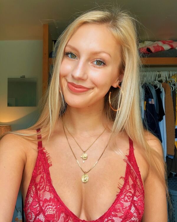 Smiling Girls (43 pics)