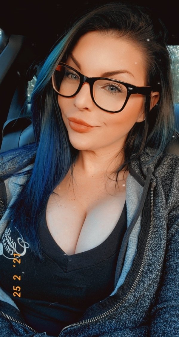 Hot Car Selfies (33 pics)