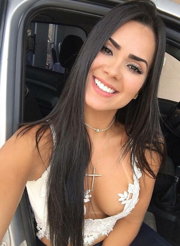 Hot Car Selfies (33 pics)