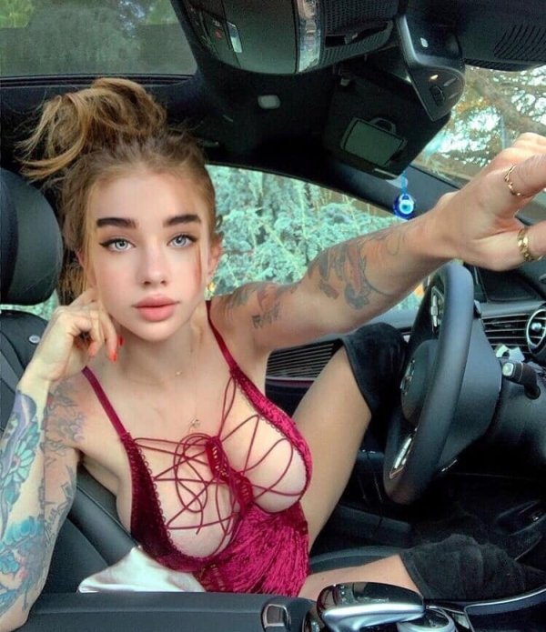 Hot Car Selfies (33 pics)