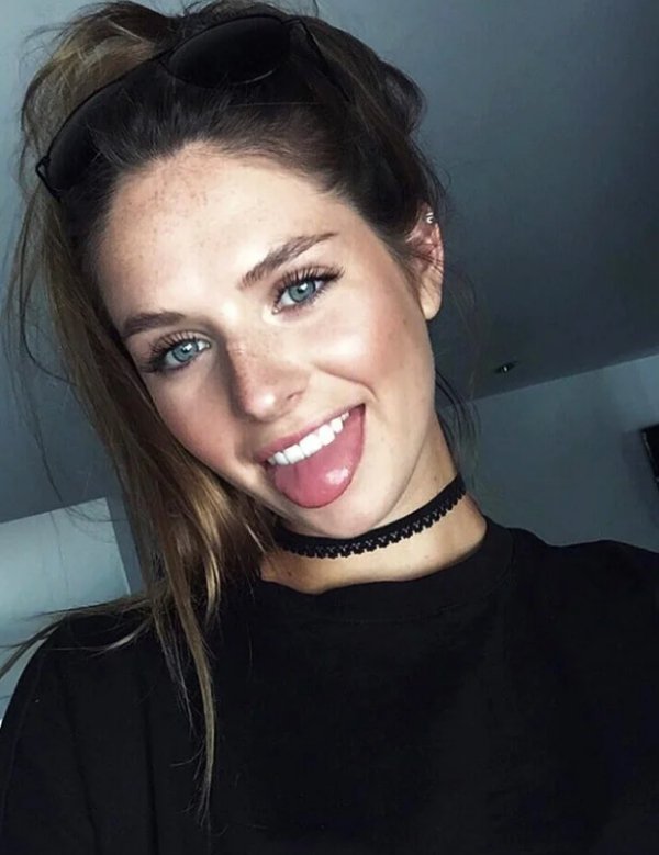 Girls With Freckles (34 pics)