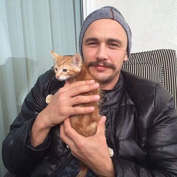 Celebrities With Their Pets (38 pics)