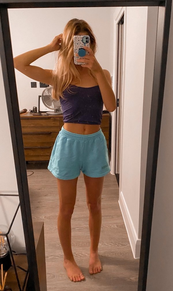 Girls In Pajamas (34 pics)