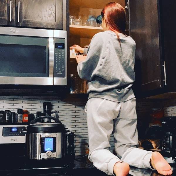 Short Girls Everyday Troubles (17 pics) Short Girls Everyday Troubles (17 pics)