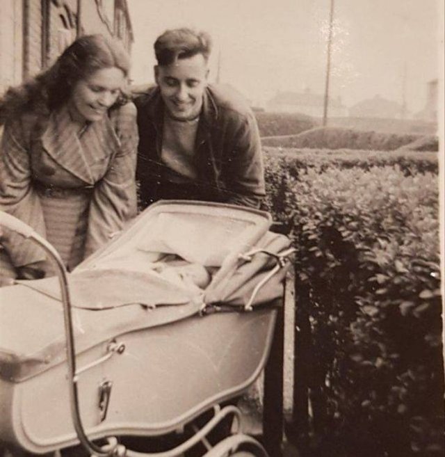 Great Old Family Photos (16 pics)