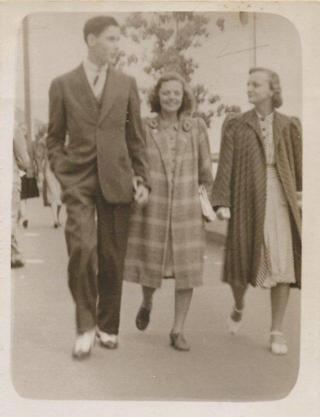 Great Old Family Photos (16 pics)