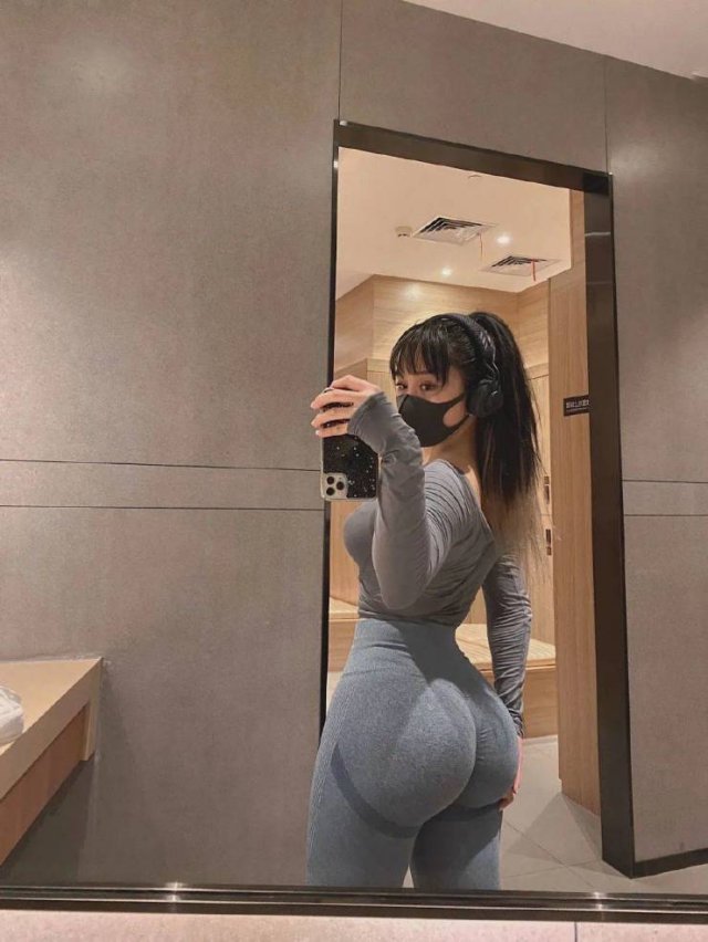 Girls In Yoga Pants (46 pics)