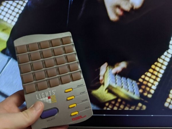 Futuristic Movie Props (30 pics)