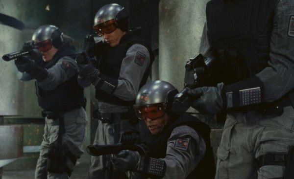 Futuristic Movie Props (30 pics)