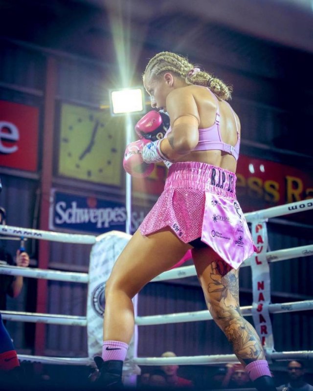 Hot Boxer Girl From Australia (23 pics)