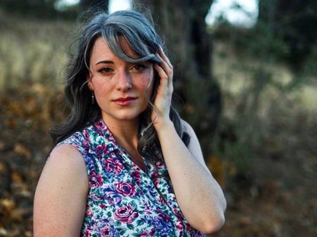 Women Who Accepted Their Gray Hair (20 pics)