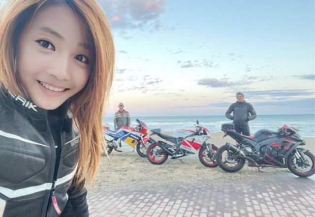 This Japanese Biker Girl Has Some Secret (9 pics)