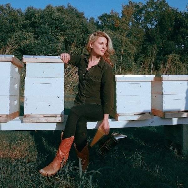 Texas Bee Queen (22 pics)
