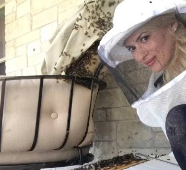 Texas Bee Queen (22 pics)