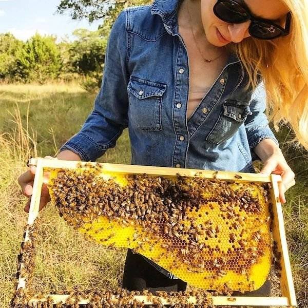 Texas Bee Queen (22 pics)