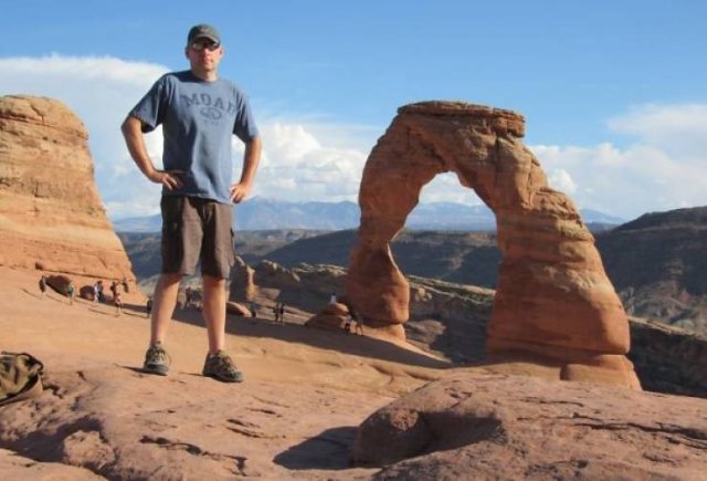 Optical Illusions Turn People Into Giants (38 pics) Optical Illusions Turn People Into Giants (38 pics)
