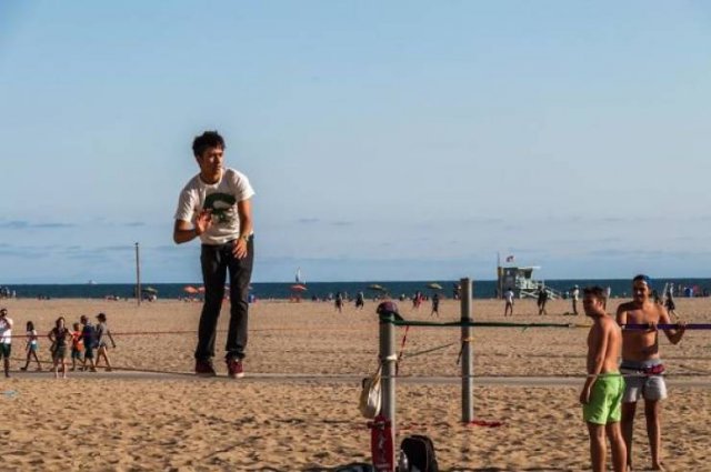 Optical Illusions Turn People Into Giants (38 pics) Optical Illusions Turn People Into Giants (38 pics)