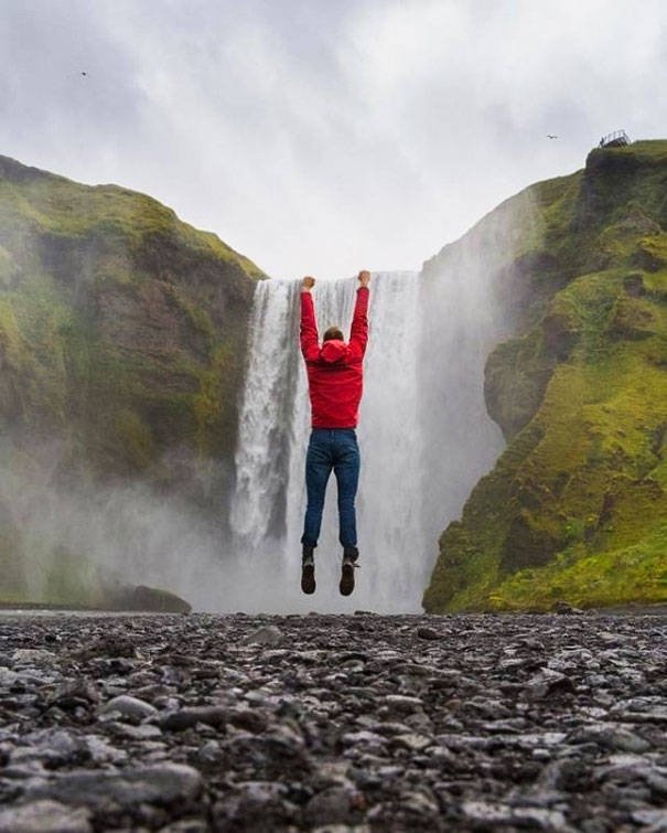 Optical Illusions Turn People Into Giants (38 pics)