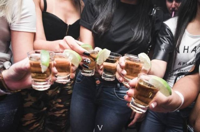 Bartenders Decode Person By A Drink Choice (24 pics) Bartenders Decode Person By A Drink Choice (24 pics)
