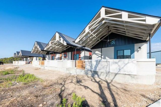 World's First 3D-Printed House For 70-Year Old Homeless Man (26 pics)
