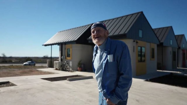 World's First 3D-Printed House For 70-Year Old Homeless Man (26 pics)