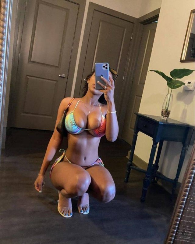 Busty Girls (48 pics)