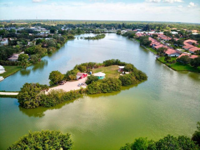 This Man Created Paradise On His Own Private Island In Florida (37 pics)