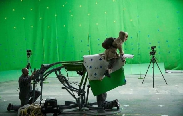 Behind The Scenes Of Popular Movies (24 pics) Behind The Scenes Of Popular Movies (24 pics)