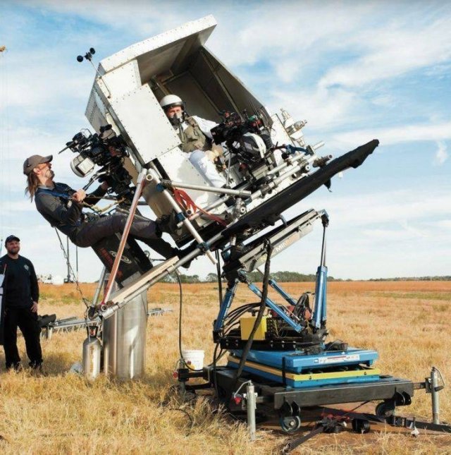 Behind The Scenes Of Popular Movies (24 pics) Behind The Scenes Of Popular Movies (24 pics)