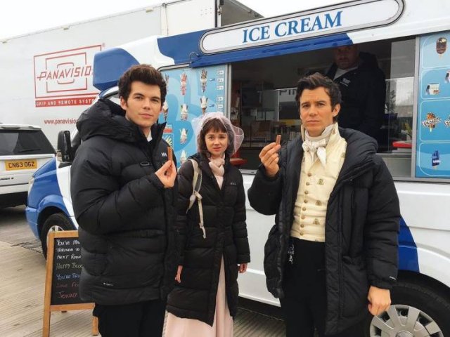Behind The Scenes Of Popular Movies (24 pics) Behind The Scenes Of Popular Movies (24 pics)