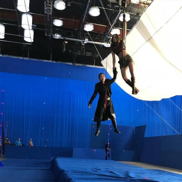 Behind The Scenes Of Popular Movies (24 pics) Behind The Scenes Of Popular Movies (24 pics)