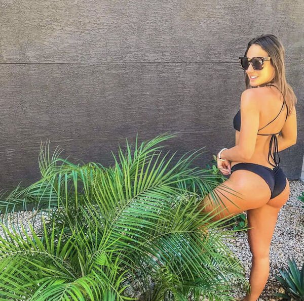 Bikini Girls (59 pics)