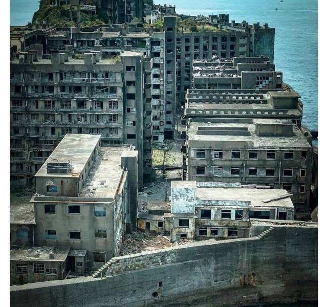 Abandoned Island In Japan (10 pics)