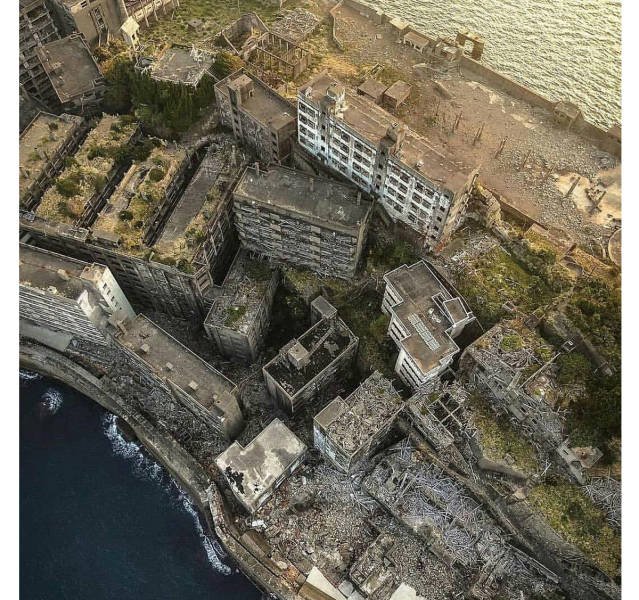 Abandoned Island In Japan (10 pics)