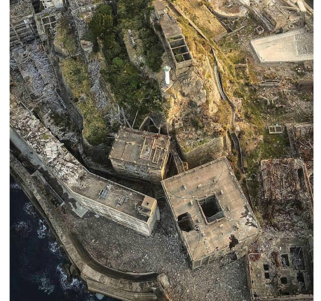 Abandoned Island In Japan (10 pics)