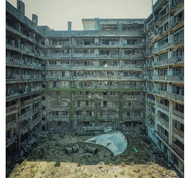 Abandoned Island In Japan (10 pics)