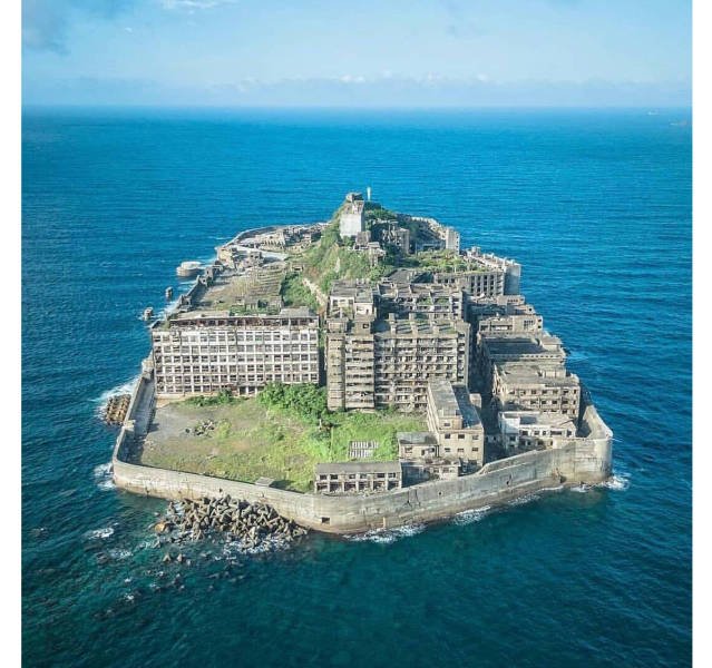 Abandoned Island In Japan (10 pics)