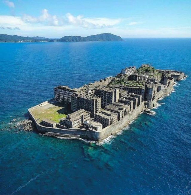 Abandoned Island In Japan (10 pics)