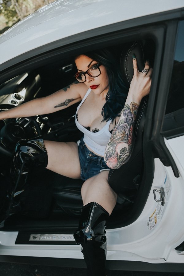 Hot Car Selfies (36 pics)