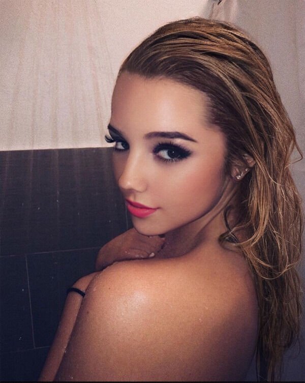 Wet Girls (35 pics)