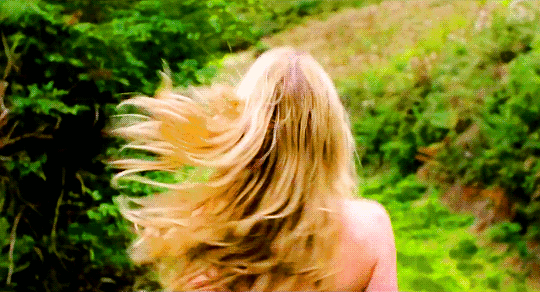 Locals Tell About Things That Always Surprise Tourists (22 gifs)